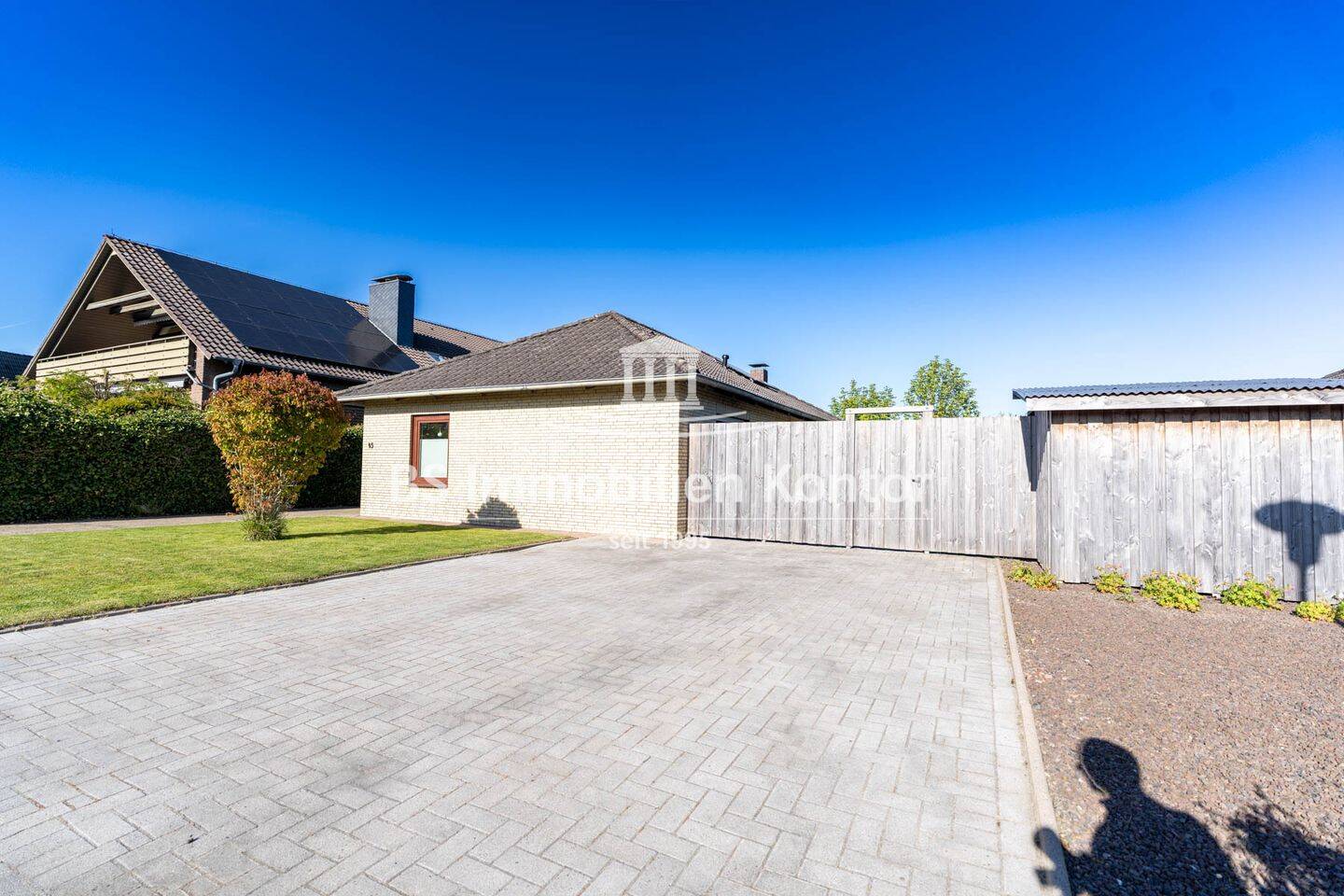 Haskamp! Top gepflegter, renovierter Bungalow mit überdachter Terrasse und Gartenanlage! – Hinte – Vorschaubild 2