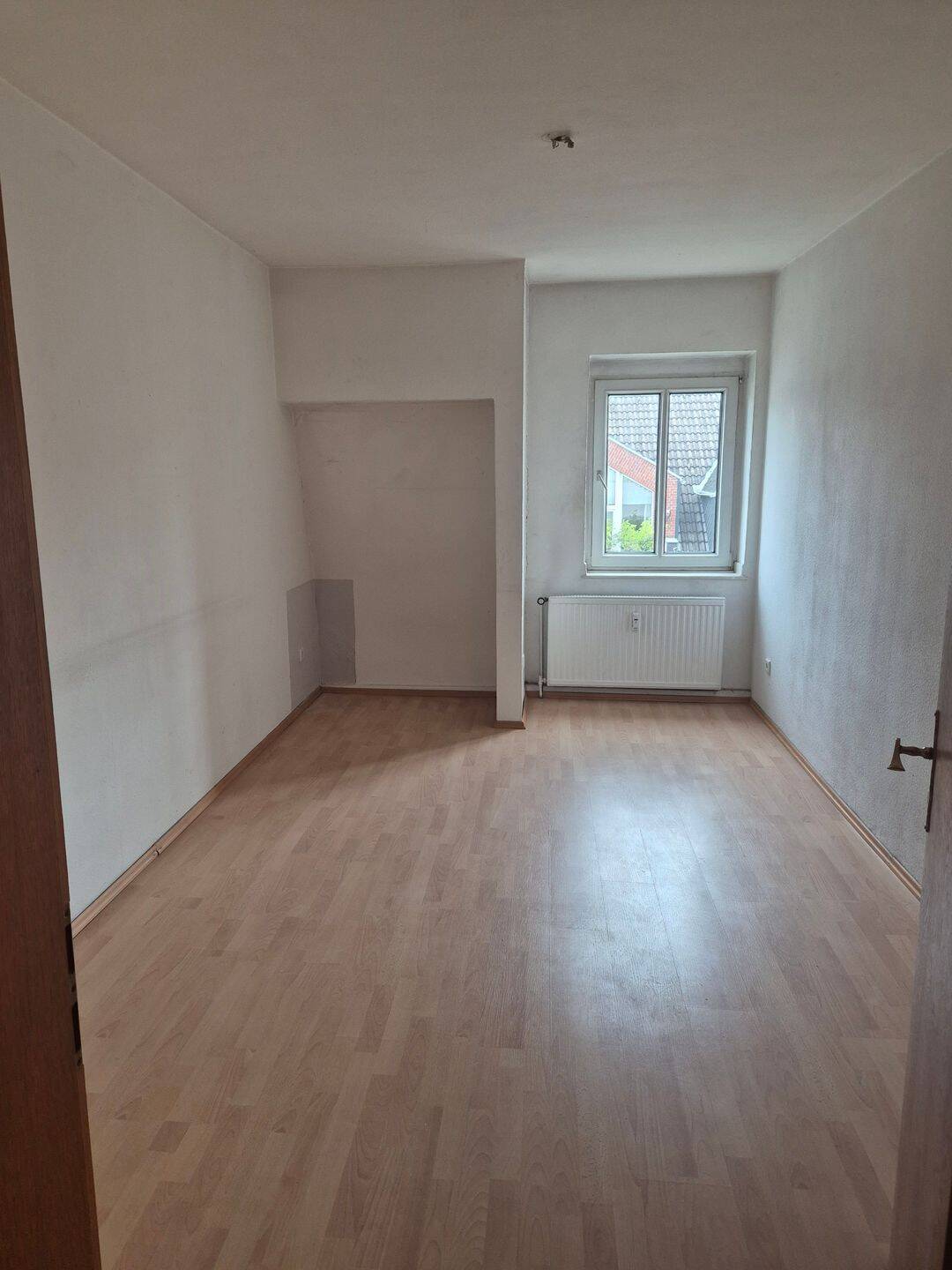 Charmante 2-Zimmer-Wohnung im 3. Obergeschoss eines gepflegten Mehrfamilienhauses – Düsseldorf – Vorschaubild 2