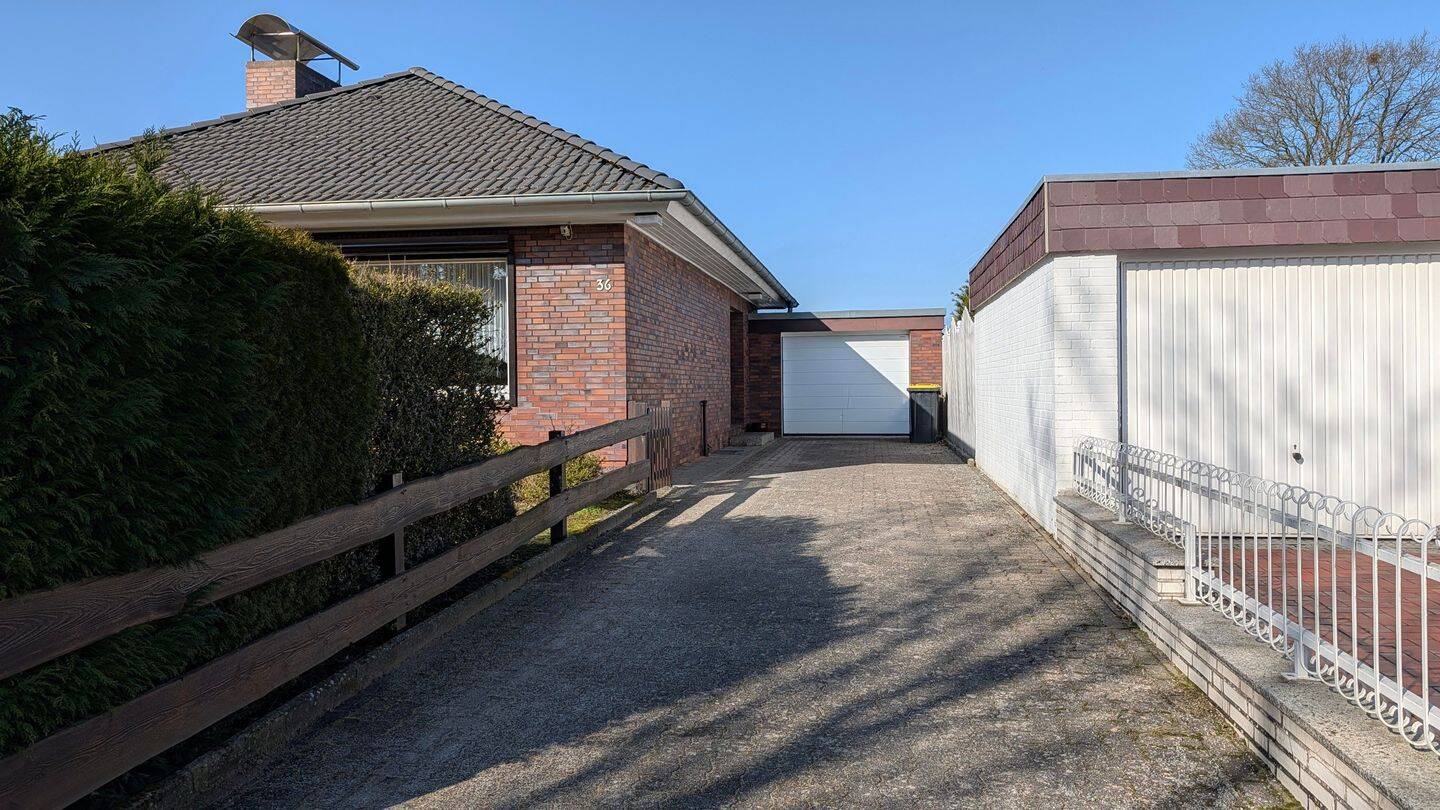 RESERVIERT!!!!!Sonniger Bungalow-Feldrandlage, Sackgasse mit Garage – Schwarzenbek – Bild 1 von 7