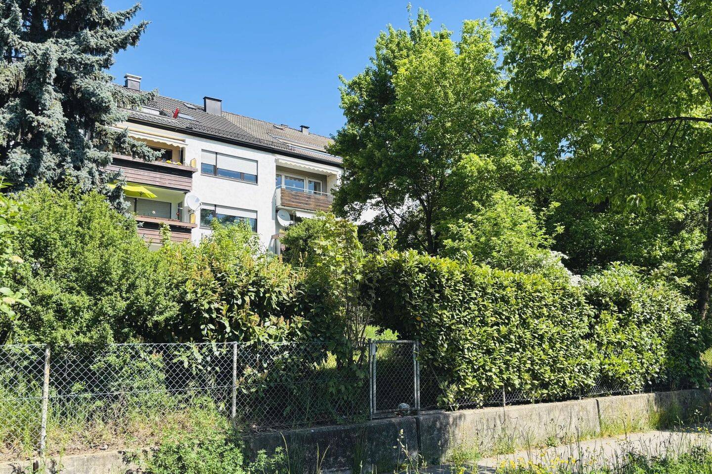 Freie 2-Zimmer-Wohnung mit Balkon und Garage in Bad Cannstatt
