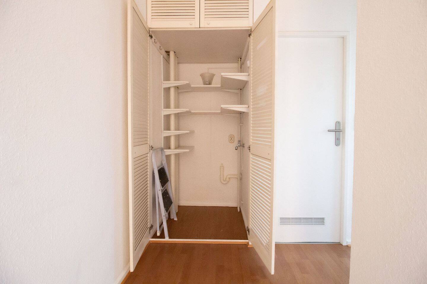 Vielseitige 4-Zimmer-Wohnung mit modernisiertem Wohngefühl in Charlottenburg – Berlin – Vorschaubild 6
