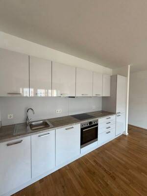 Lichtdurchflutete 3-Raum-Wohnung mit EInbauküche und Balkon – 1067 Dresden – Vorschaubild 3