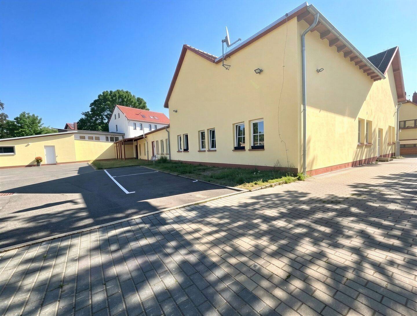 Helle 3-Raumwohnung im Hochparterre !!!