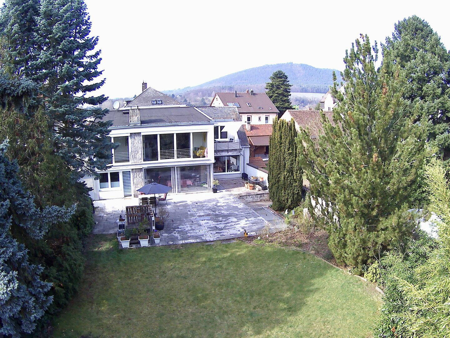 Mehrgeneration- oder 2-Familienhaus auf höchstem Niveau – Miltenberg – Bild 1 von 9