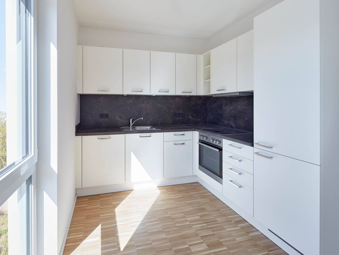 Komfortables Familienwohnen: 4-Zimmer-Wohnung mit offener Küche und Balkon – Berlin – Vorschaubild 2