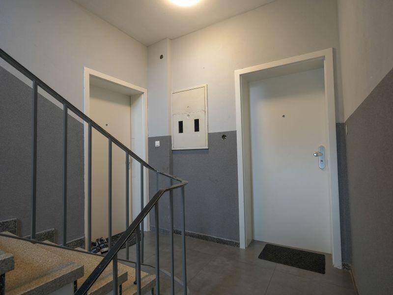 Renditestarkes Investment in 1A-Lage: 14 Wohnungen, 4 Gewerbeeinheiten, Stellplätze & Garagen – Mönchengladbach – Vorschaubild 3