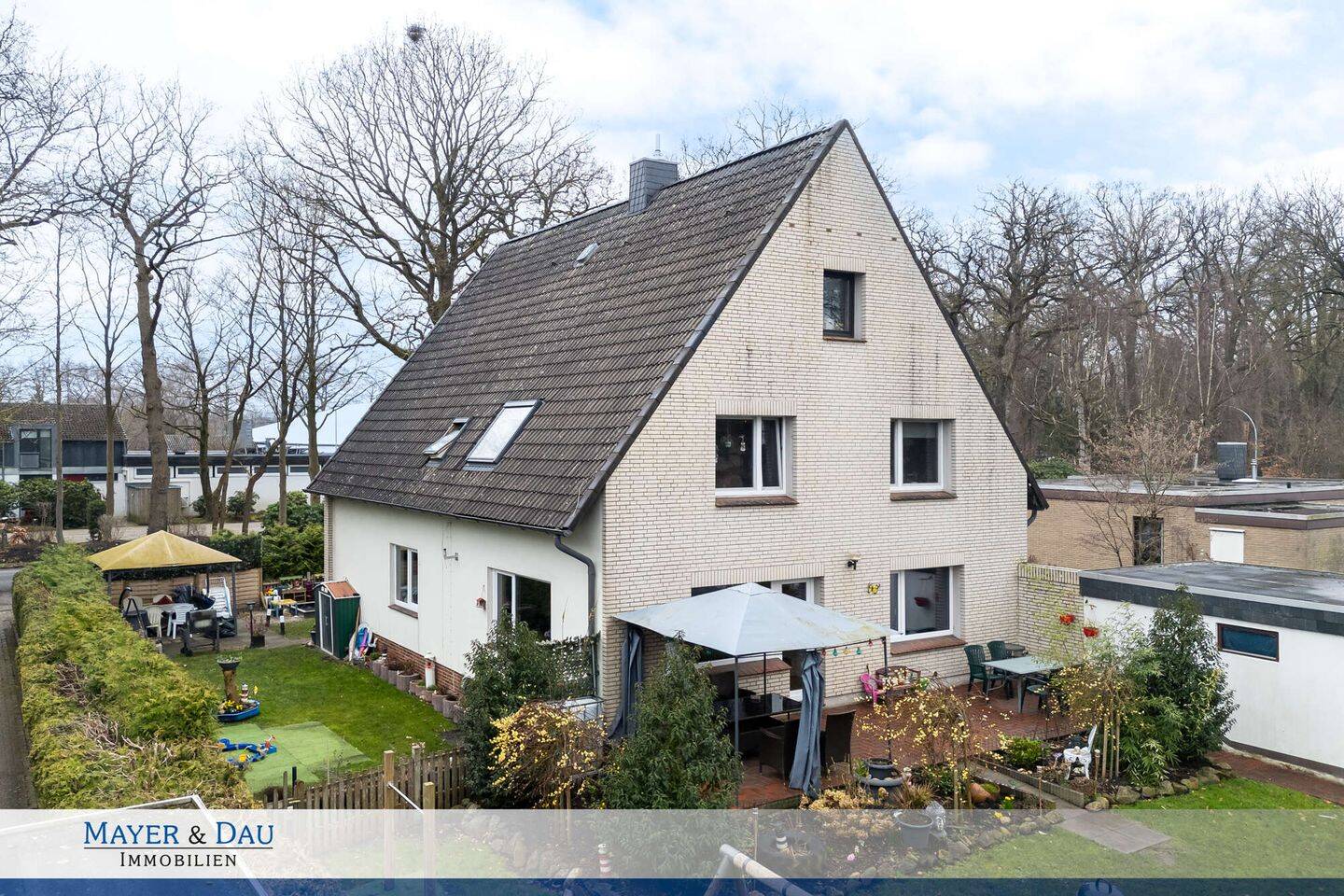 Oldenburg: Attraktives Zweifamilienhaus in Toplage mit Garage! Obj.9445