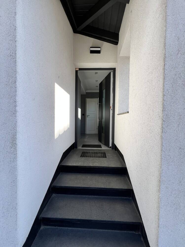 Stilvolle Doppelhaushälfte mit 5 Zimmern, Kamin, Garage und 40 m² Terrasse in Berlin-Reinickendorf – Berlin – Vorschaubild 6