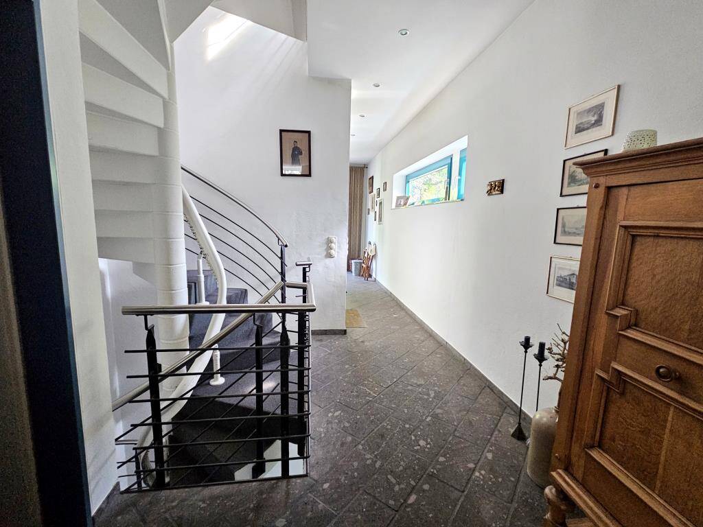 Moderne Architektur trifft auf charmante Baukunst – Häuserensemble aus 2 Einfamilienhäuser, Einliegerwohnung + Fabrikgebäude – Solingen – Vorschaubild 6