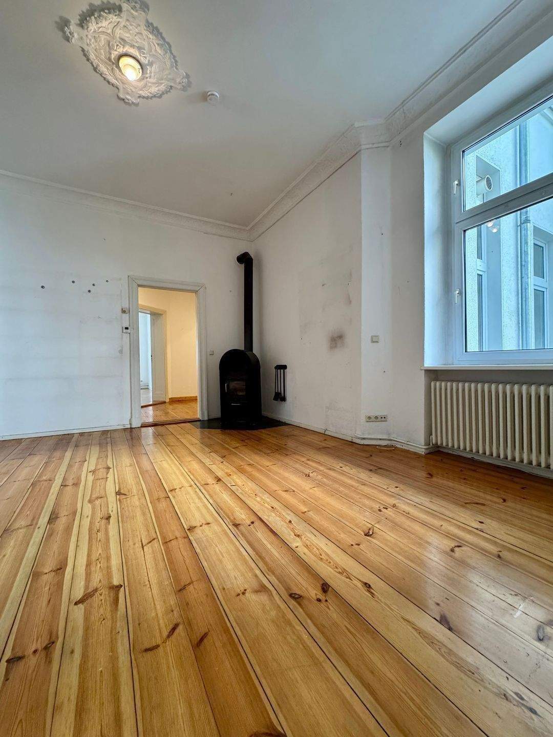 Wohlfühlen in stilvoller Altbauperle - Stuck. Kamin. Dielen. Loggia. – mit ca. 120 m² und großem Potenzial in Steglitz – Berlin – Vorschaubild 7