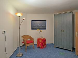 (EF0486_M) Dresden: Leubnitz-Neuostra, hübsch möbliertes 2-Zimmer-Domizil im Souterrain, an Wochenendheimfahrer – 1217 Dresden – Vorschaubild 4
