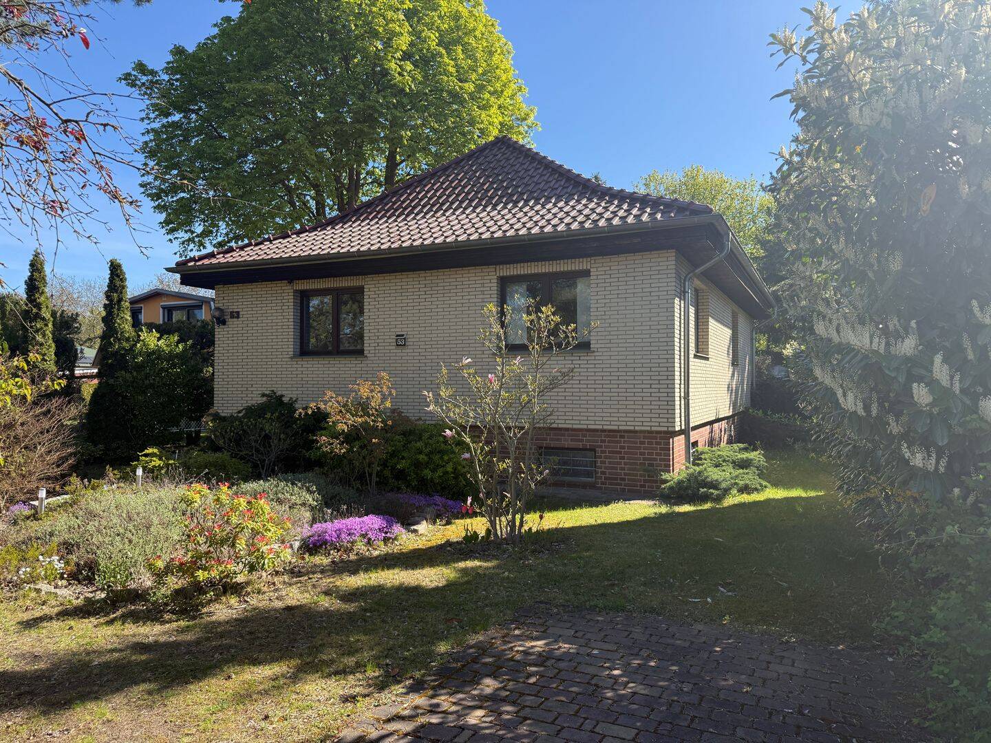 Familienfreundliches Einfamilienhaus mit Terrasse, Garten und zusätzlicher Bebauungsmöglichkeit