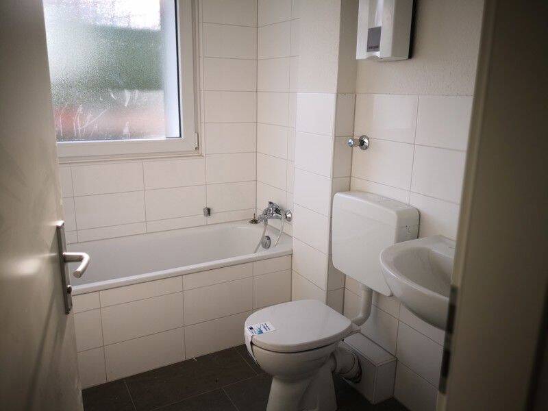 Zum Einzug frisch renovierte und sanierte 3-Zimmer-Wohnung mit Balkon – Duisburg – Vorschaubild 5