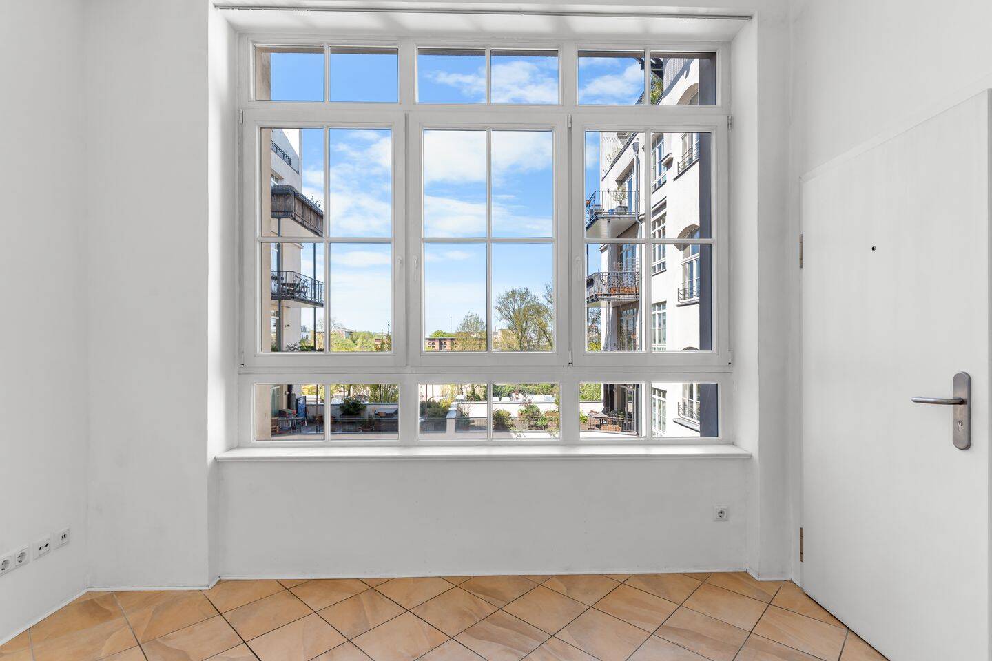 Altbauwohnung mit Potenzial zur 4-Zimmer-Wohnung - Terrasse am Wasser inklusive – Berlin – Vorschaubild 5