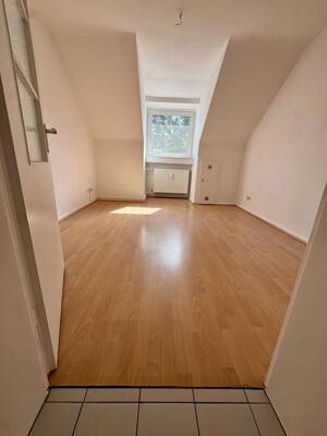 Kernsanierte 3-Zimmer-DG-Wohnung mit Wohnküche, neuer EBK und Sonnenterrasse in Eller – 40229 Düsseldorf – Vorschaubild 6