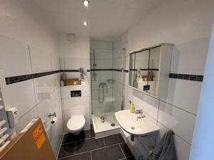 Top-Lage nahe der Uniklinik: Frisch renovierte 2-Zimmer-Wohnung mit Balkon & Garage – 23562 Lübeck – Vorschaubild 4