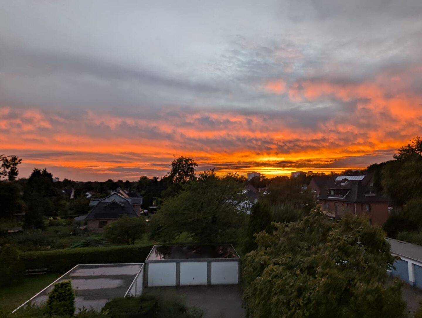 Großzügige Wohlfühlwohnung mit sonnigem Wohnbereich und Blick ins Grüne – Hamburg – Vorschaubild 9