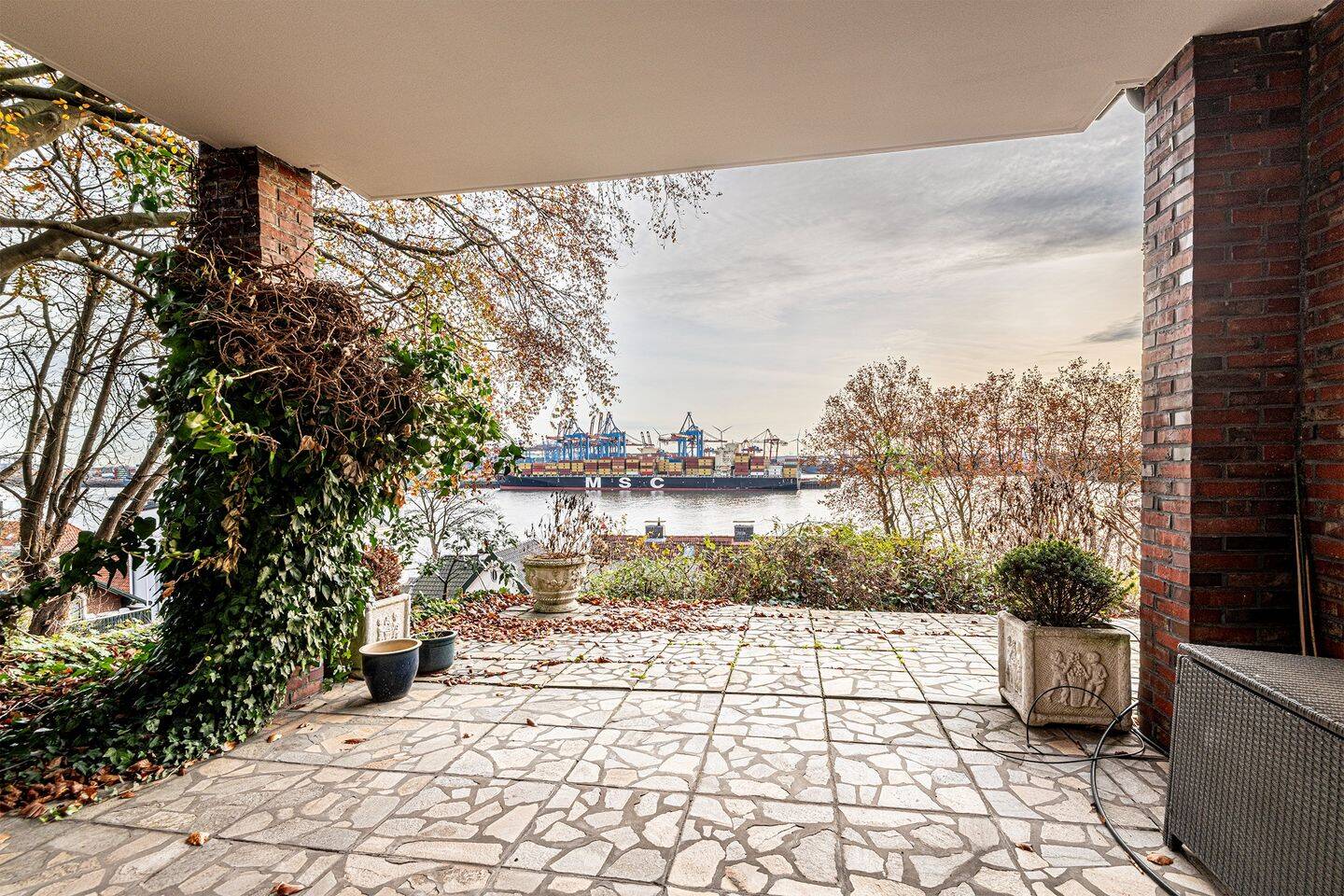Exklusivität und Elbblick: Luxus-Maisonette mit Gartenanteil an Hamburgs Top-Adresse – Hamburg – Vorschaubild 3