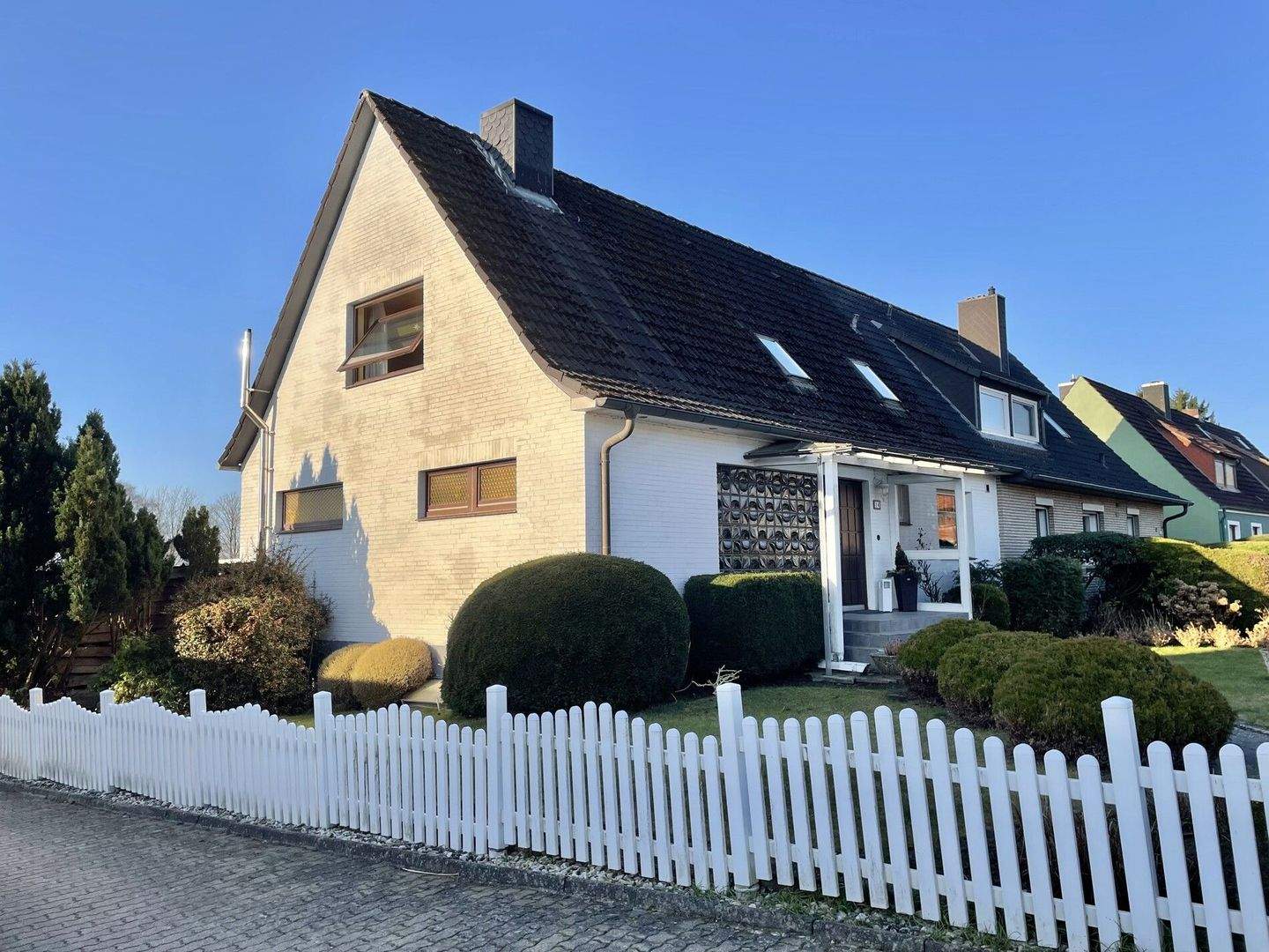 Bad Oldesloe: Gepflegte Doppelhaushälfte in bevorzugter ruhiger Wohnlage (A 3613) – Bad Oldesloe – Bild 1 von 9