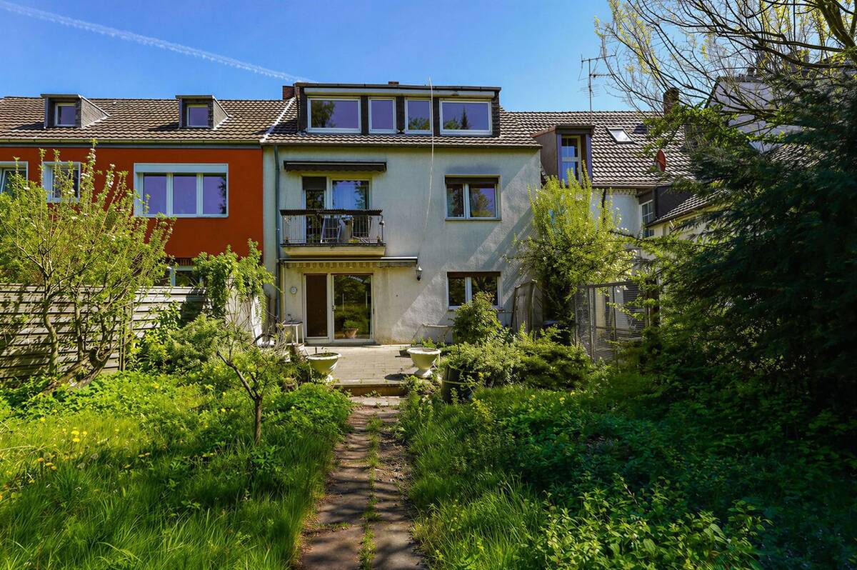 Wohnen am Angerbach | unvermietetes Mehrfamilienhaus auf einem großen Grundstück in Angermund – 40489 Düsseldorf – Bild 1 von 9