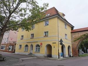 Gepflegte und helle 4 Zimmer-Altstadtwohnung mit Garage