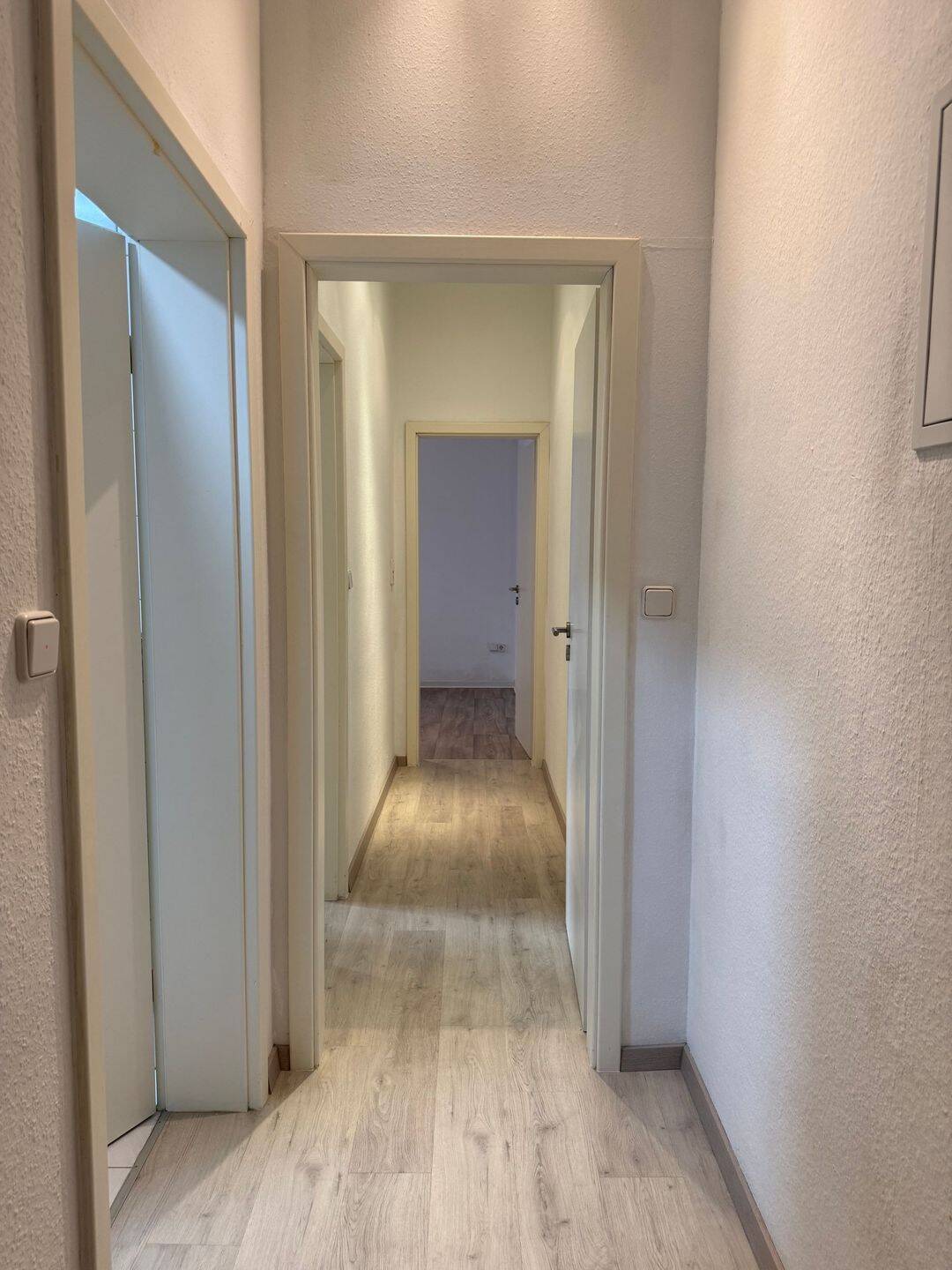 Leerstehende 2-Zimmer-Wohnung gegenüber dem KIT – Karlsruhe – Vorschaubild 4