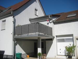 Attraktives 3 Familienhaus mit Nebengebäude und Scheune