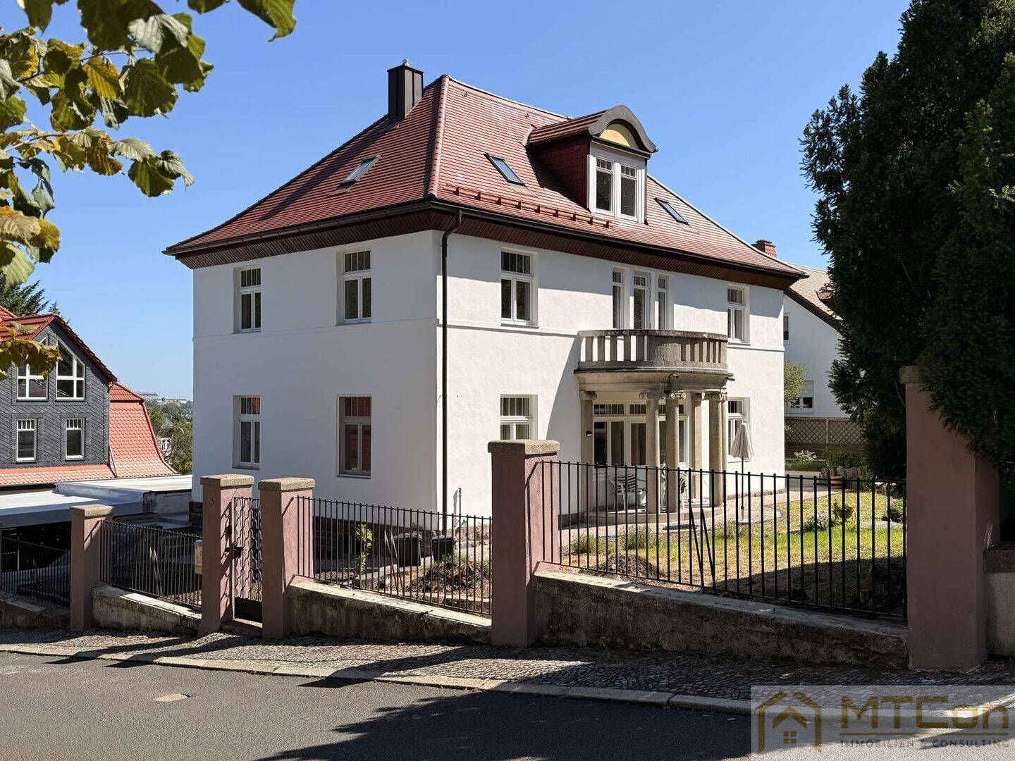 Villa als Mehrfamilienhaus mit 245m² Wohnfläche +Garage+Garten in zentrumsnaher Wohnlage von Ilmenau – Ilmenau – Bild 1 von 9