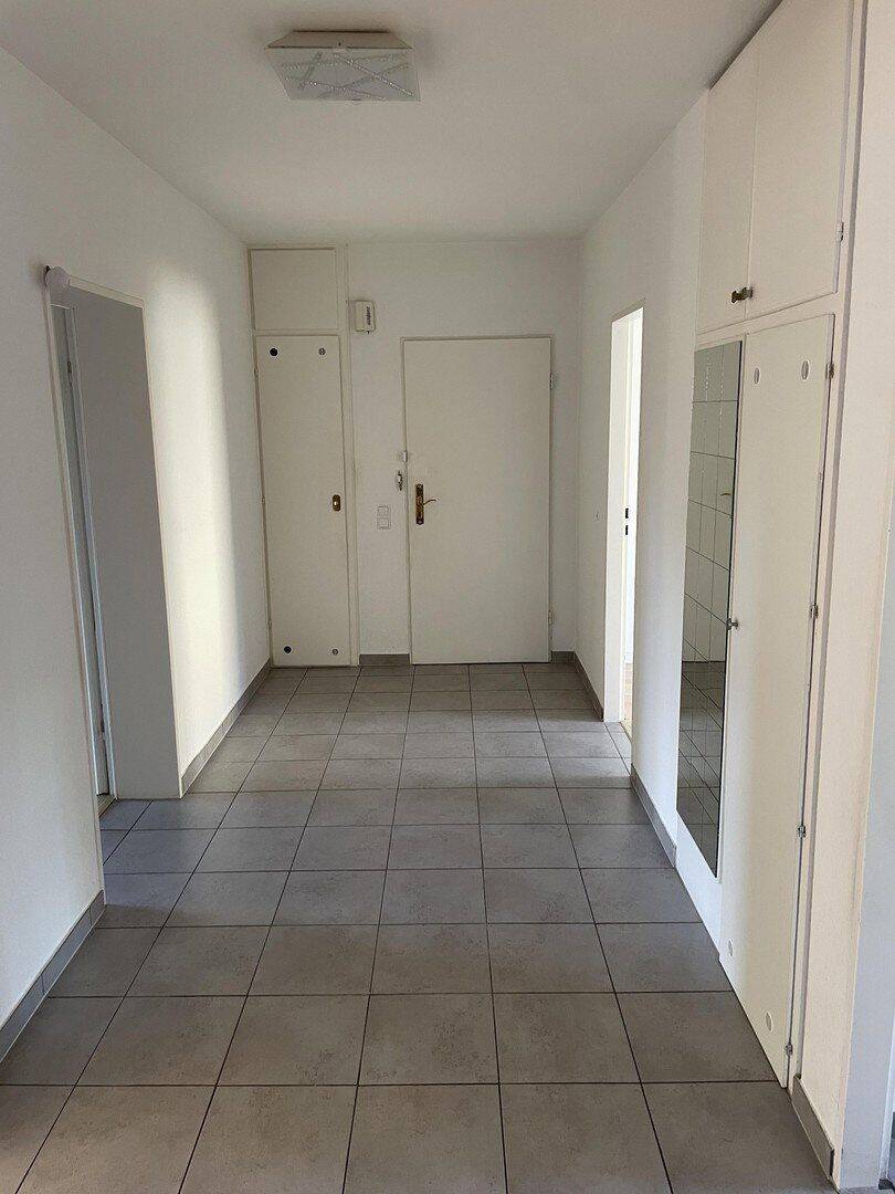 VON PRIVAT: Großzügiges 4-Zimmer-Wohnglück mit Süd-West-Loggia & Garage in Bad Schwartau – Bad Schwartau – Vorschaubild 7