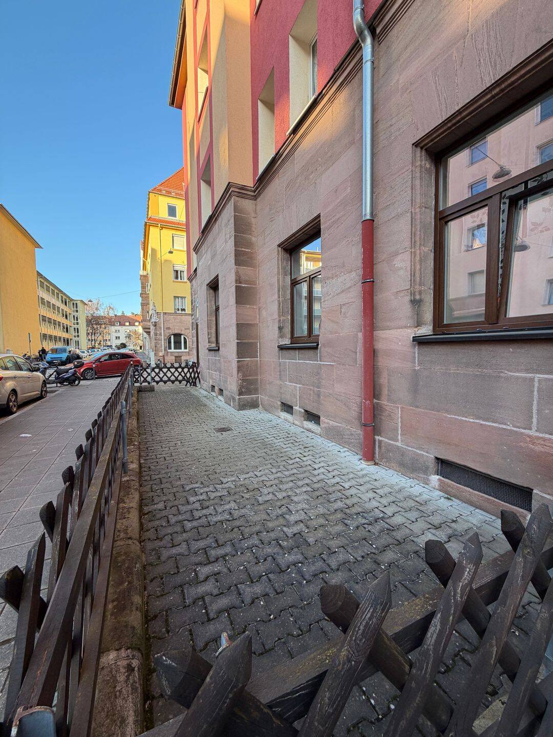 Sehr gutgeschnittene 4-Zimmer-Wohnung mit Garage, zwei Außenstellplätzen und zusätzlichem Lagerraum im Rückgebäude – Nürnberg – Vorschaubild 7