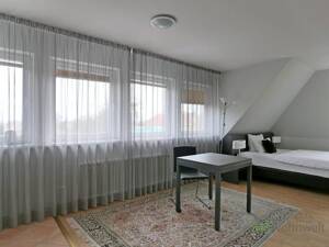(EF0423_M) Kassel-Stadt: Bad Wilhelmshöhe, möbliertes Apartment mit großer Fensterfront, WLAN inklusive – 34131 Kassel – Vorschaubild 3