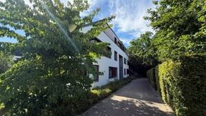 Ruhige, mod. Maisonette-ETW in Rissen mit EBK, 3 Bädern, Süd/West-Terrasse, Garten + TG-Stellplatz – 22559 Hamburg – Vorschaubild 3