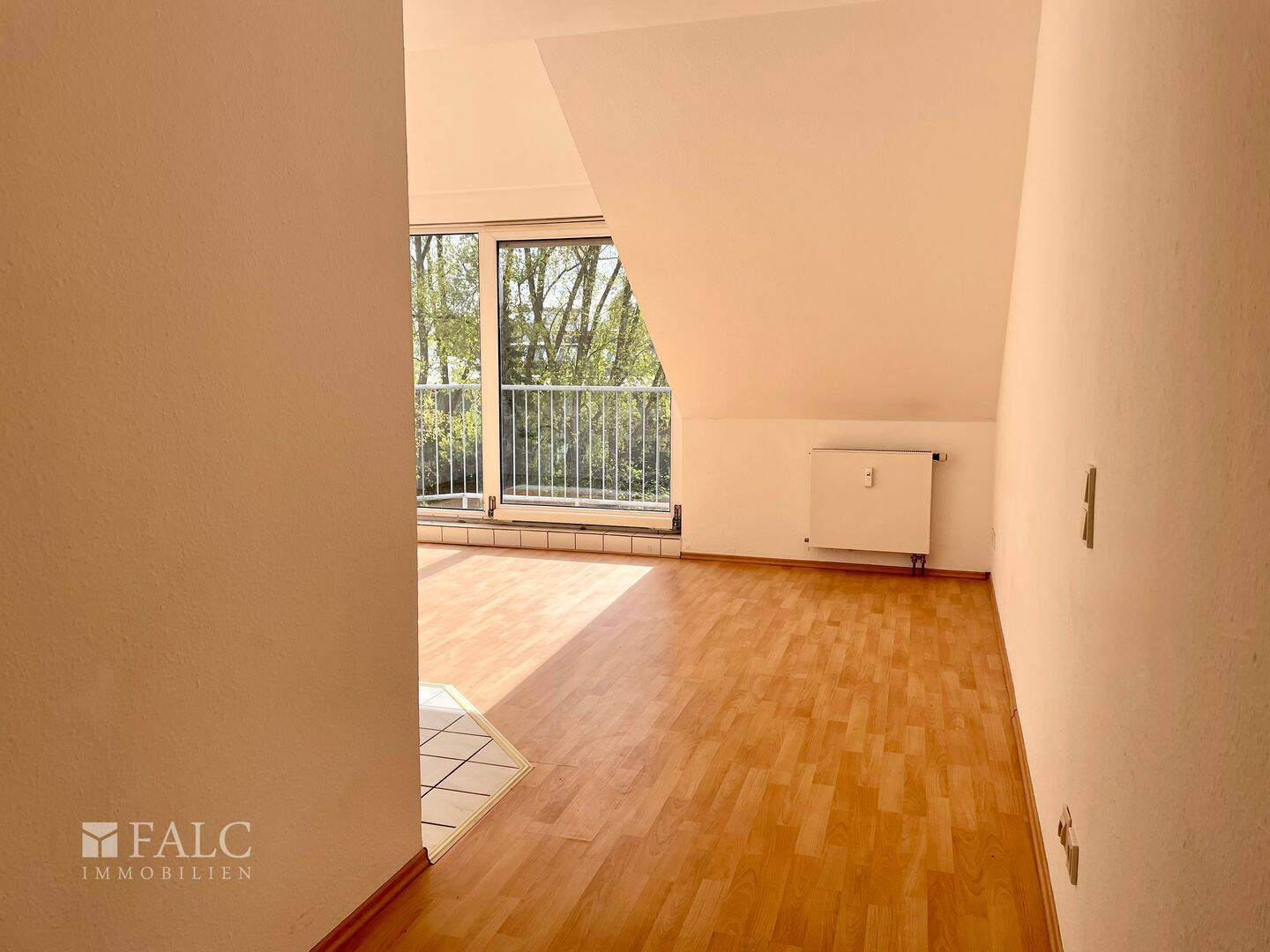Attraktive 2 Zimmer Wohnung mit Parkplatz und Balkon – Saarbrücken – Vorschaubild 4