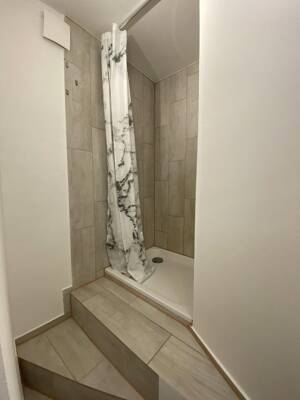 Renoviert, Möbliert, Erstbezug, Eigener Eingang, Zentral – 70176 Stuttgart – Vorschaubild 6