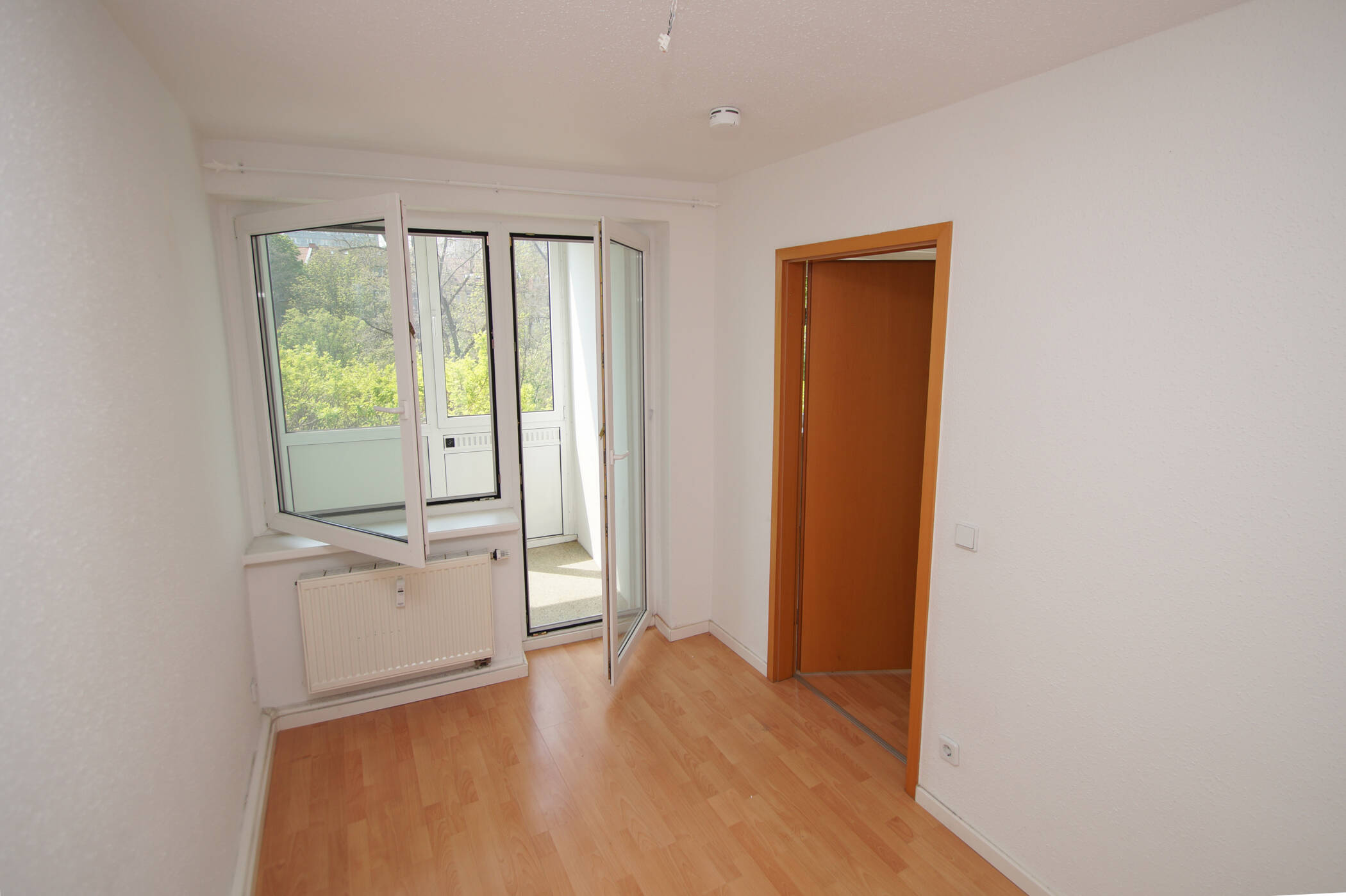 vermietete 2-Zi.-Wohnung mit Wintergarten im Herzen von Erfurt! - ohne Provision - – Erfurt – Vorschaubild 3