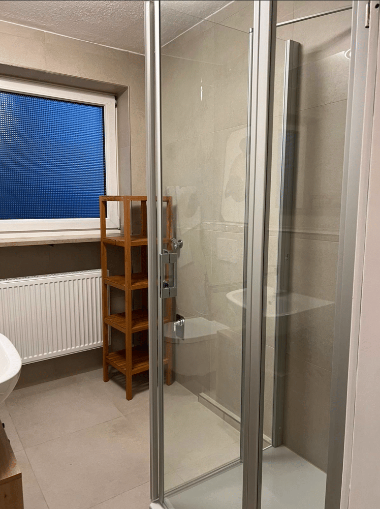 Vollmöbliertes WG-Zimmer mit Balkon in guter Lage – München – Vorschaubild 6