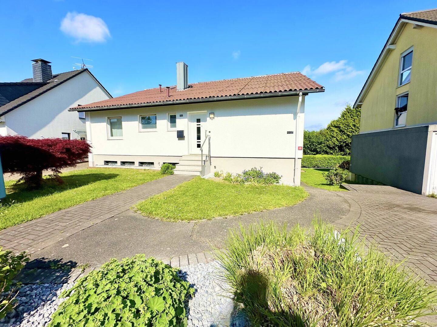 Gepflegtes Freistehendes Einfamilienhaus mit Anliegerwohnung, Gartenidylle, Terrasse und Garage – Solingen – Vorschaubild 3