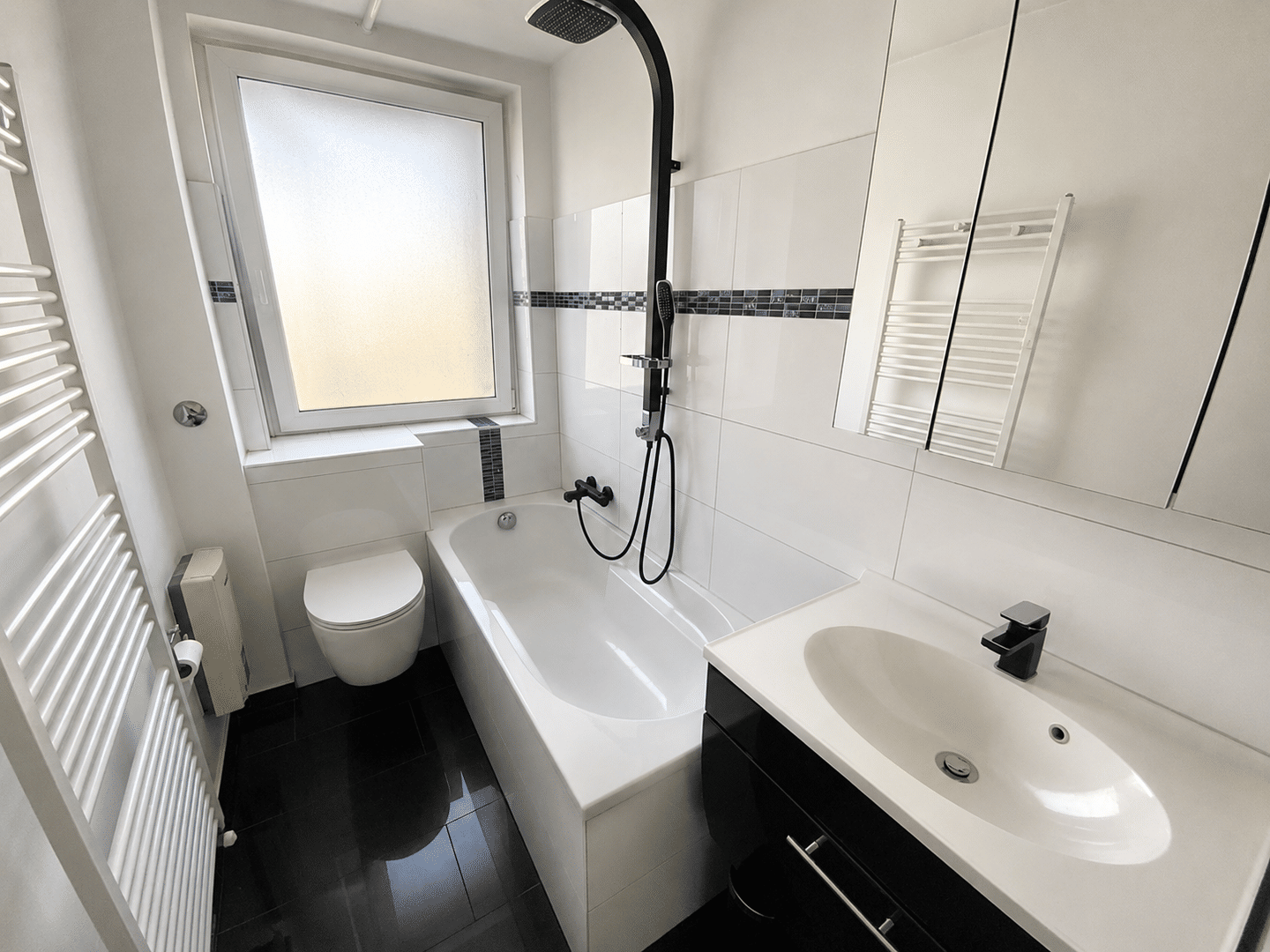Gepflegte Eigentumswohnung mit Balkon, Garage und Stellplatz – Hannover – Vorschaubild 7