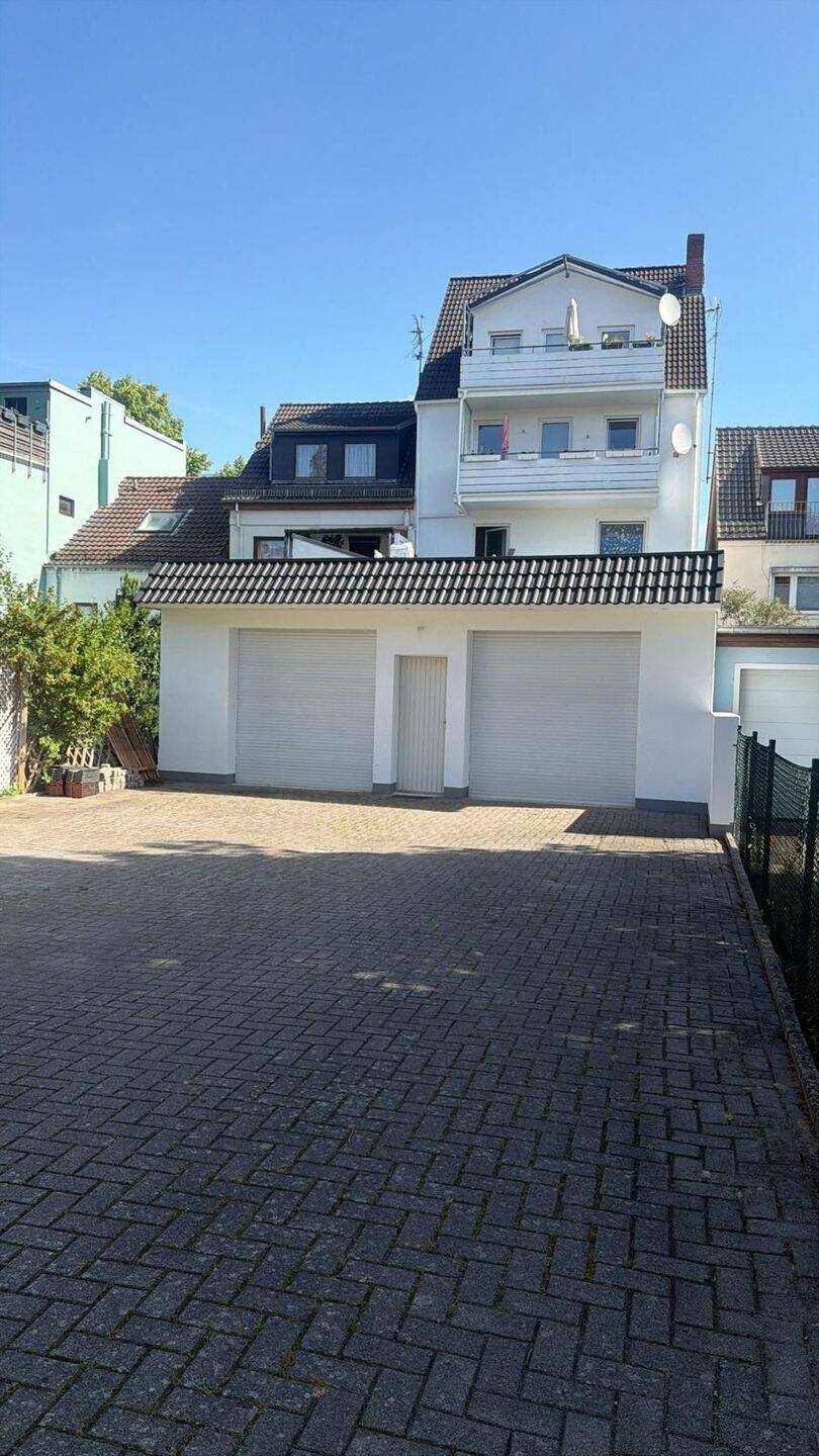 Mehrfamilienhaus mit Bürofläche ,Lagerfläche und Garagen zu verkaufen – Bremen – Vorschaubild 2