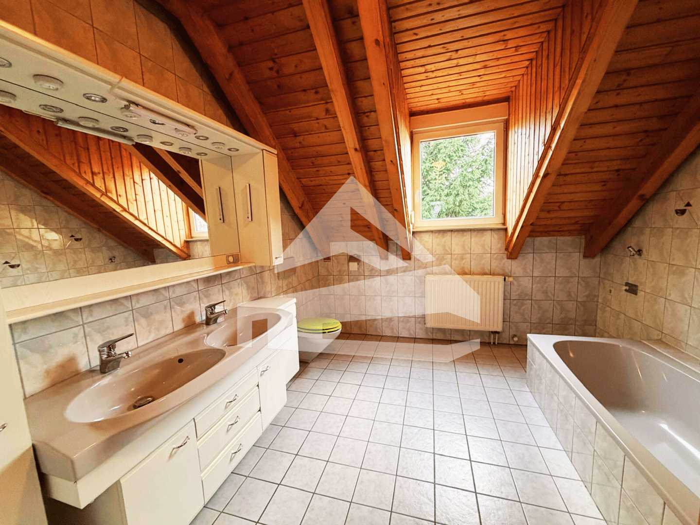 Charmantes Zweifamilienhaus mit 10 Zimmern, Kamin, Terrasse & Balkon – Vielseitig nutzbar in idyllischer Lage – Plößberg – Vorschaubild 7