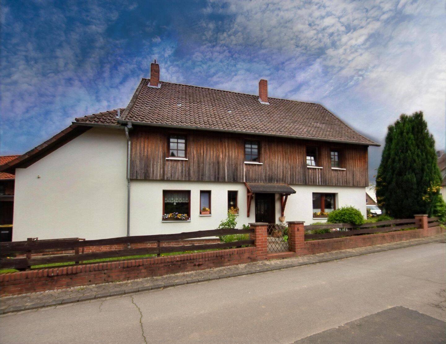 Vollvermietetes Ein-/Zweifamilienhaus in attraktiver Lage – Holle – Vorschaubild 2