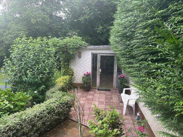 Gepflegte 2,5 Zi.-Gartenwohnung mit EBK, plus Hobbybereich im Untergeschoß, gefragte Grünlage Näh