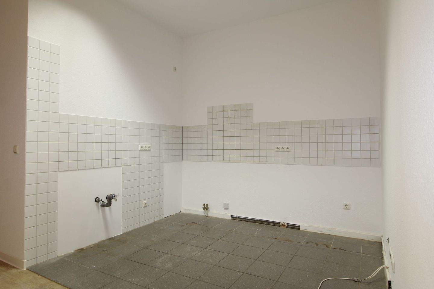 Frisch renovierte 4-Zimmer-Wohnung im Herzen von Magdeburg! ++ WG-geeignet ++ – Magdeburg – Vorschaubild 6