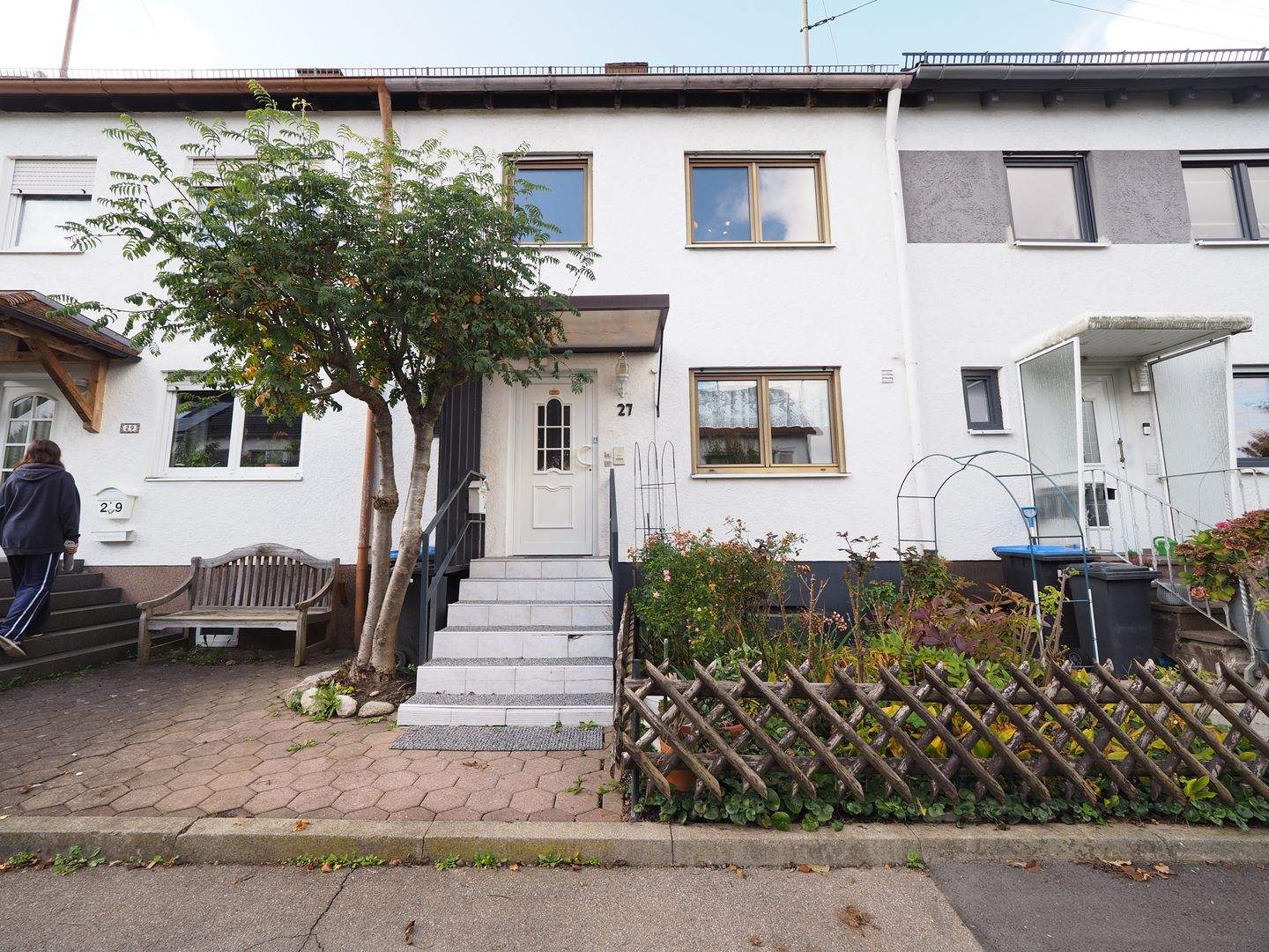 +Gelegenheit für junge Familien+ Gepflegtes Reihemittelhaus mit toller Aufteilung, Garage, und uvm. – Bellenberg – Bild 1 von 9
