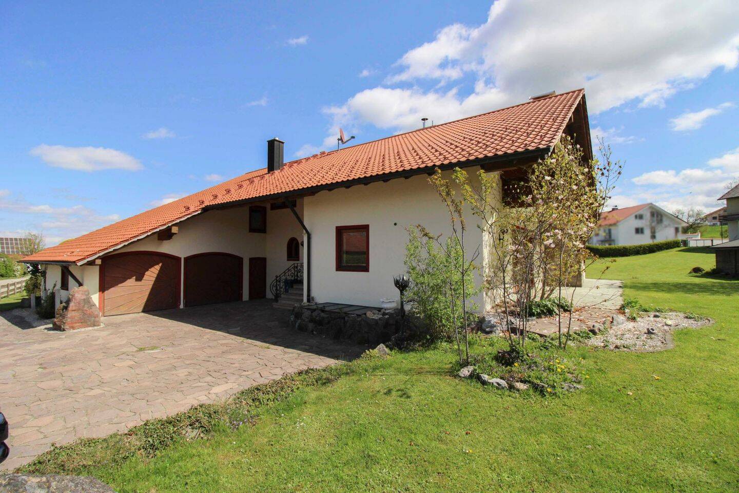 Familientraum mit viel Platz: Einfamilienhaus mit ca. 335 m² Wohnfläche und großem Grundstück – Altusried – Vorschaubild 2
