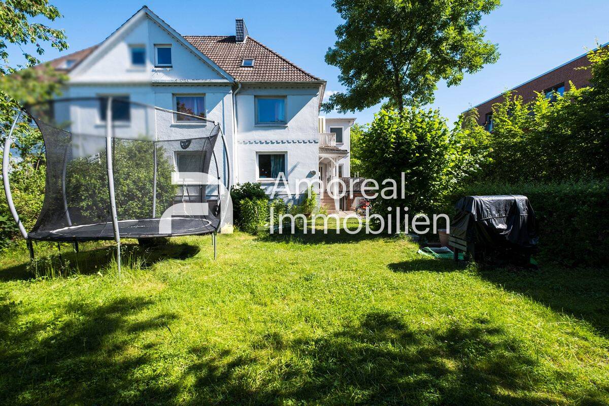 Hamburg-Sülldorf: Doppelhaushälfte auf großem Grundstück mit fünf Wohneinheiten – 22589 Hamburg – Bild 1 von 9