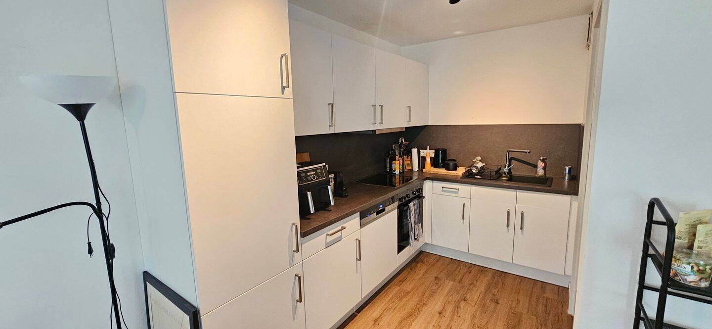 Exklusive 2 Zimmer Wohnung mit Einbauküche (KFW-Effizienzhaus 55-EE) und 59,31 qm // Balkon, Aufzug und Tiefgarage vorhanden – Regensburg – Vorschaubild 3