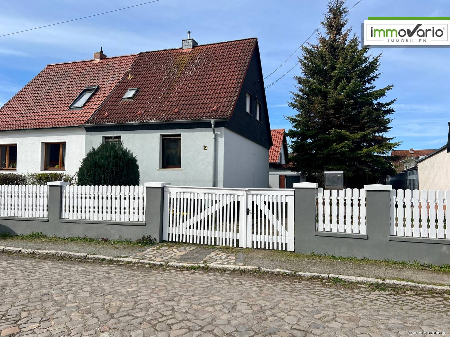Gepflegte Doppelhaushälfte mit Einbauküche und großem Garten in Ottersleben. – Magdeburg – Bild 1 von 9