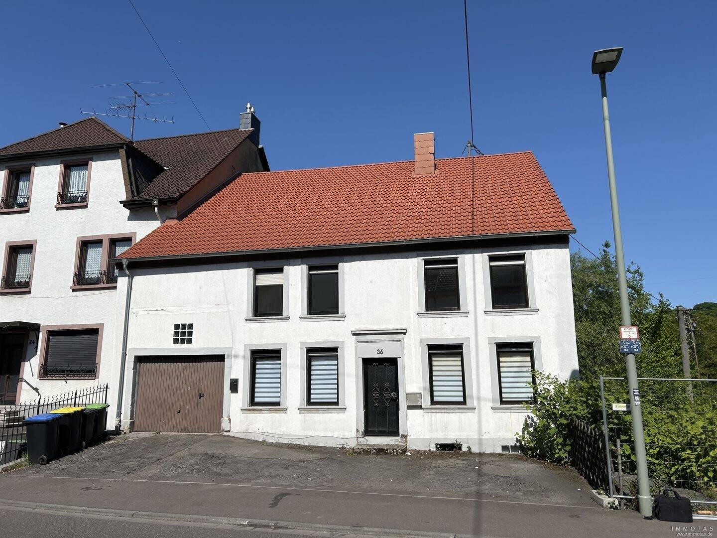 Solides Ein- bis Zweifamilienhaus in zentraler Lage von Großrosseln mit Gestaltungspotenzial – Großrosseln – Bild 1 von 9