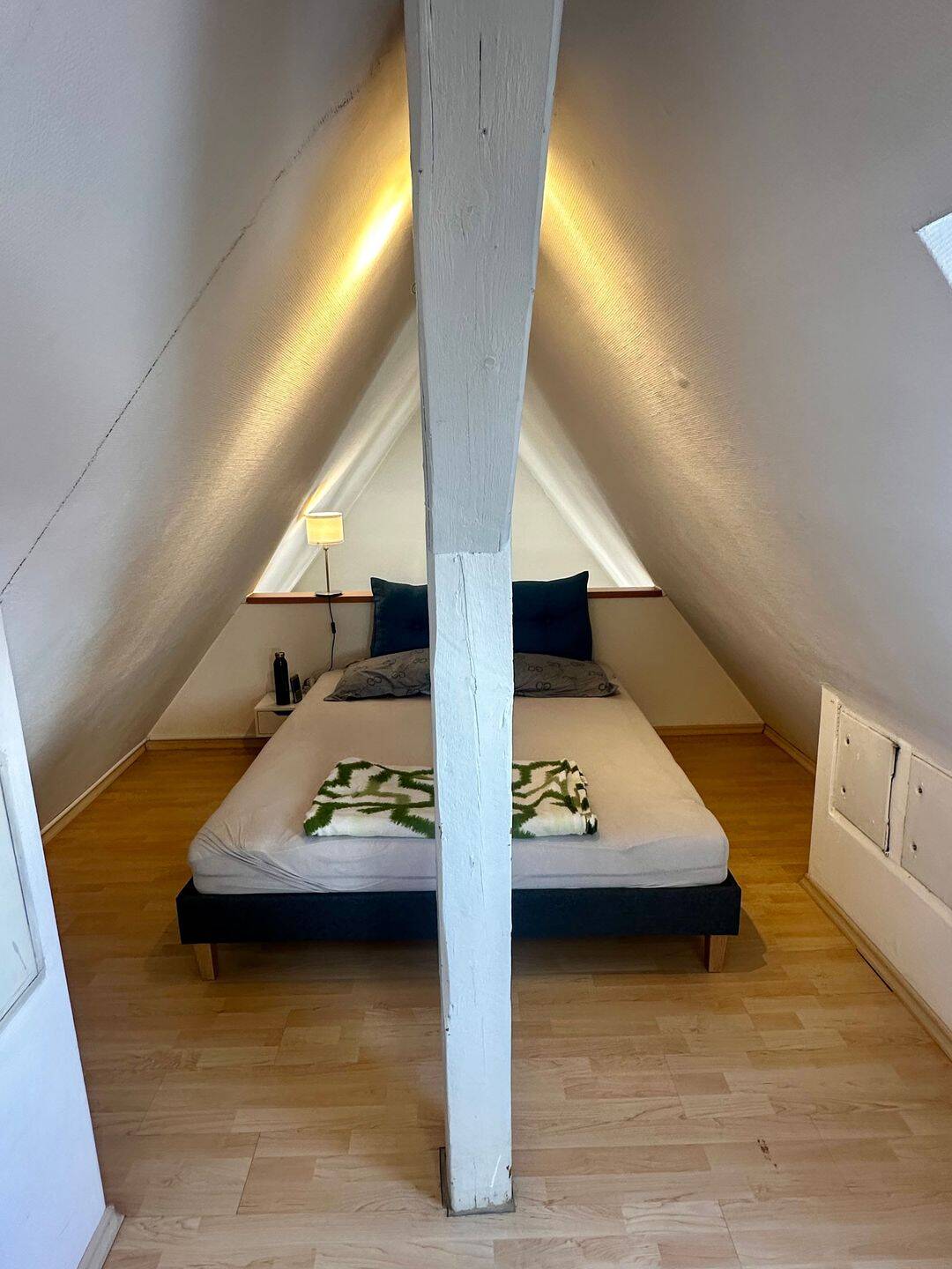 Zentrale, charmante & möblierte 3,5 Zi Galerie-Wohnung neben Killesberg – Stuttgart – Vorschaubild 6